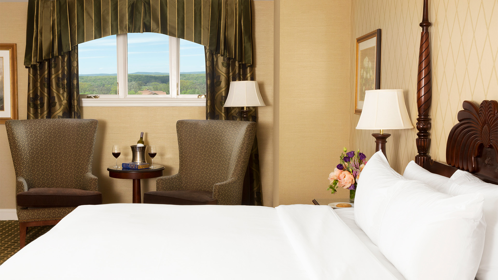 lodge king room