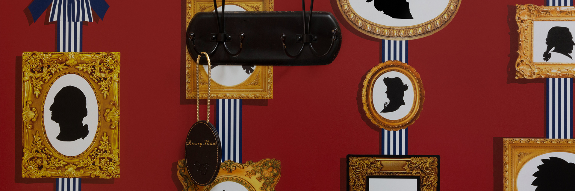 silhouettes of presidents inside golden frames