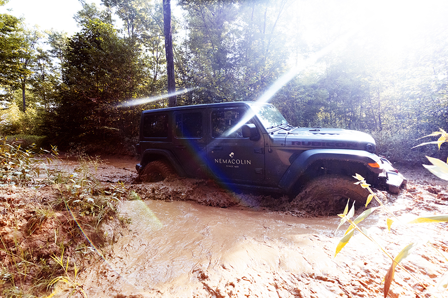 jeep driving through the mud