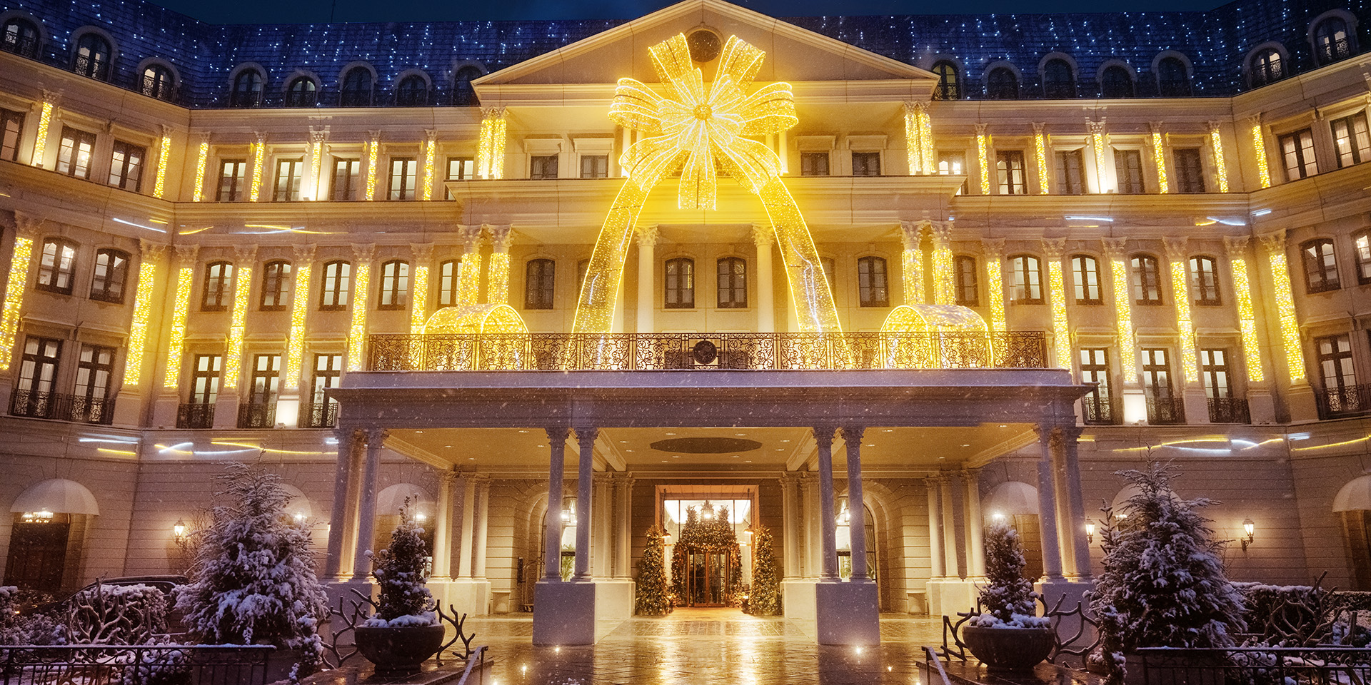 hotel decorated for christmas