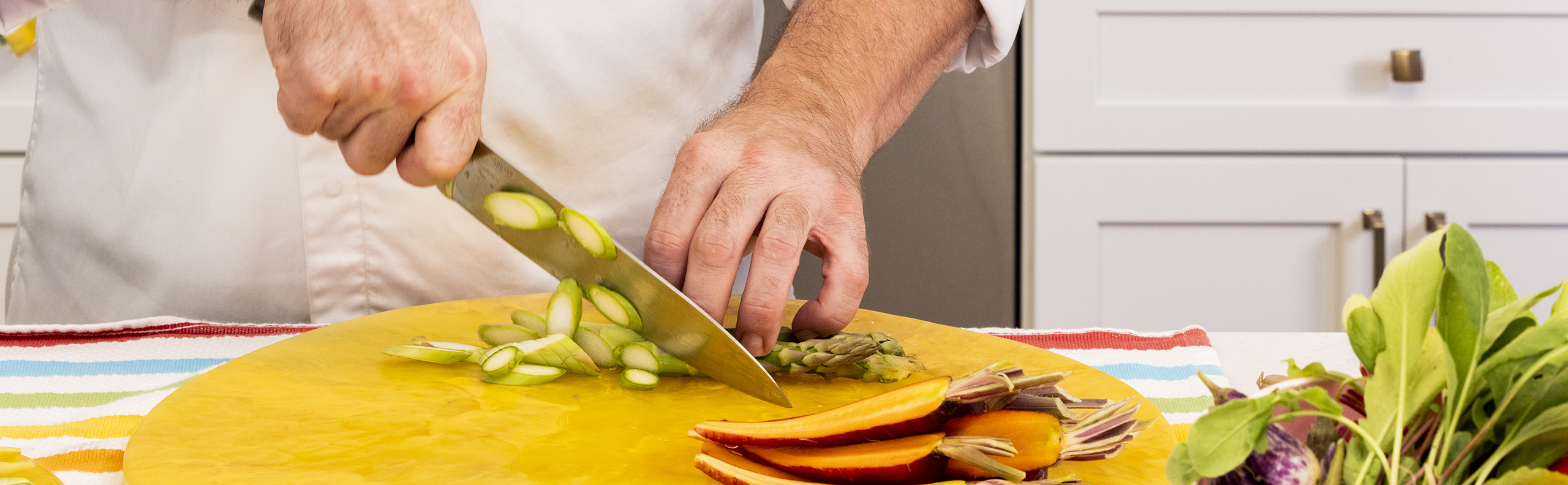 chef chopping veg